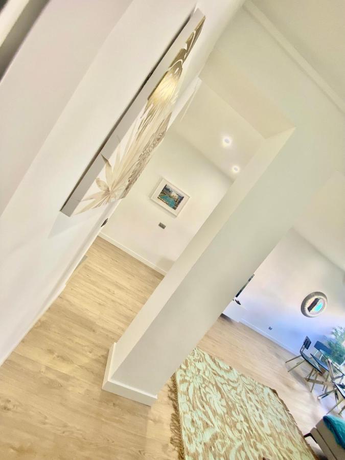 Barcelona Chic Apartments- Free Parking - 10 Min From Bcn City Centre By Metro Eksteriør billede