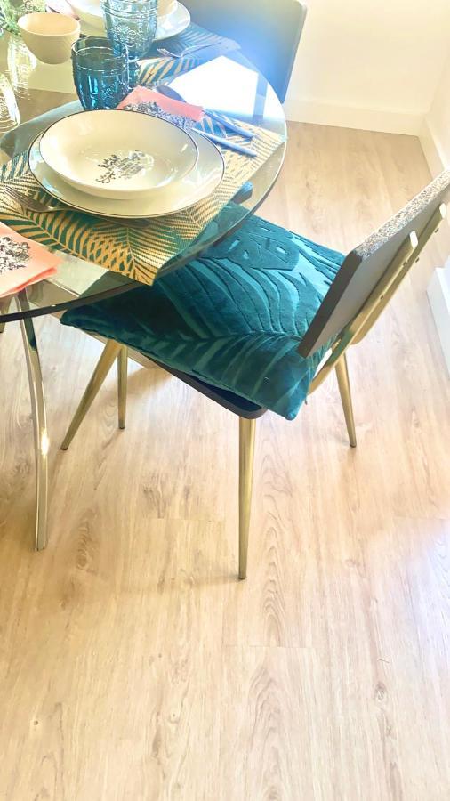 Barcelona Chic Apartments- Free Parking - 10 Min From Bcn City Centre By Metro Eksteriør billede