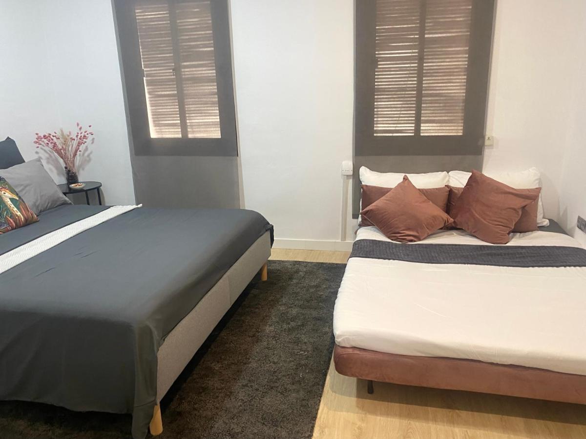 Barcelona Chic Apartments- Free Parking - 10 Min From Bcn City Centre By Metro Eksteriør billede