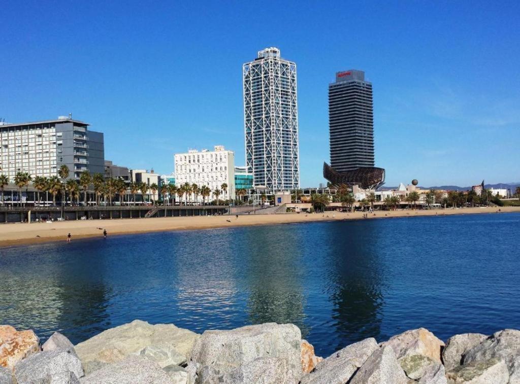 Barcelona Chic Apartments- Free Parking - 10 Min From Bcn City Centre By Metro Eksteriør billede