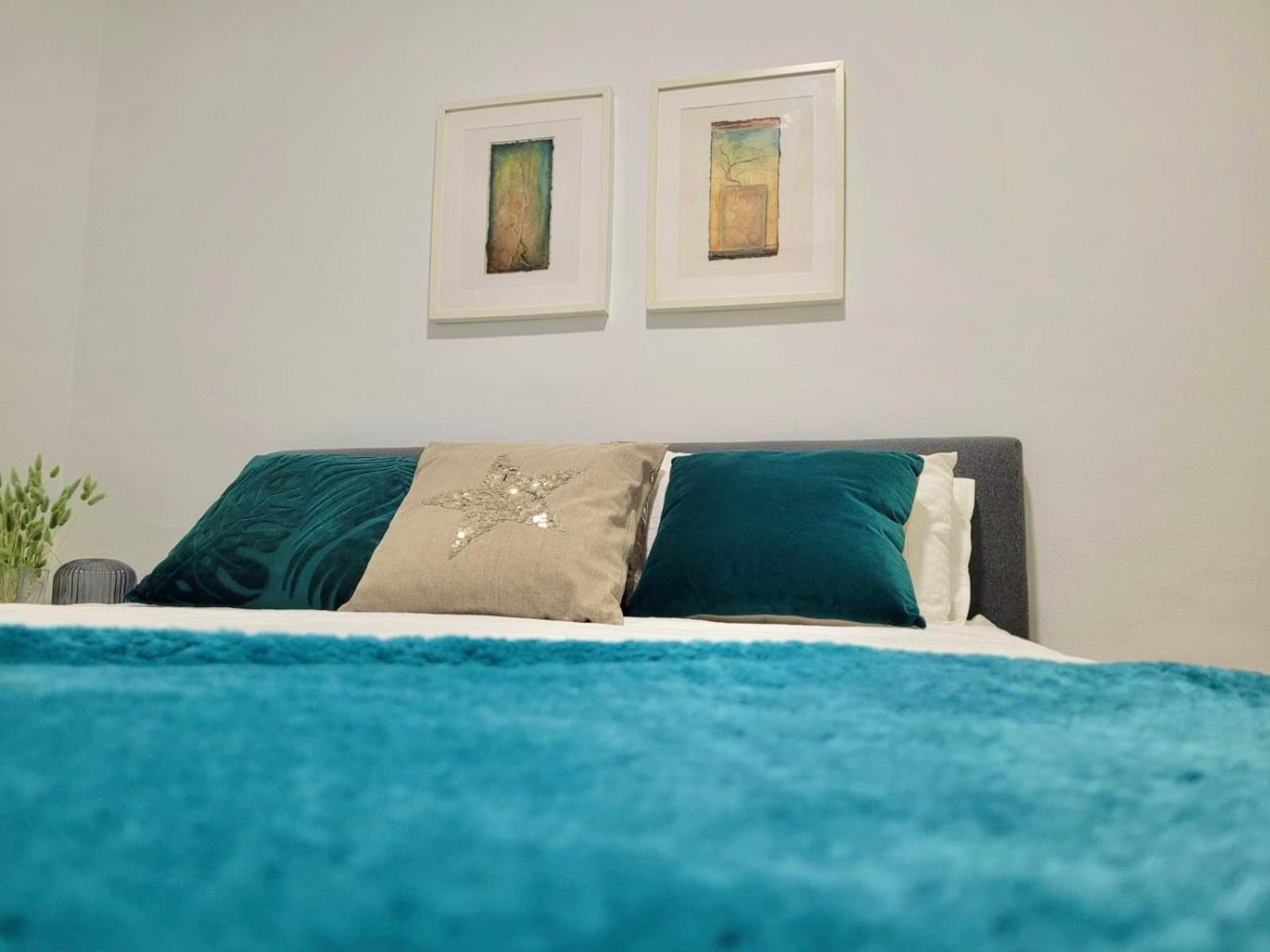 Barcelona Chic Apartments- Free Parking - 10 Min From Bcn City Centre By Metro Eksteriør billede