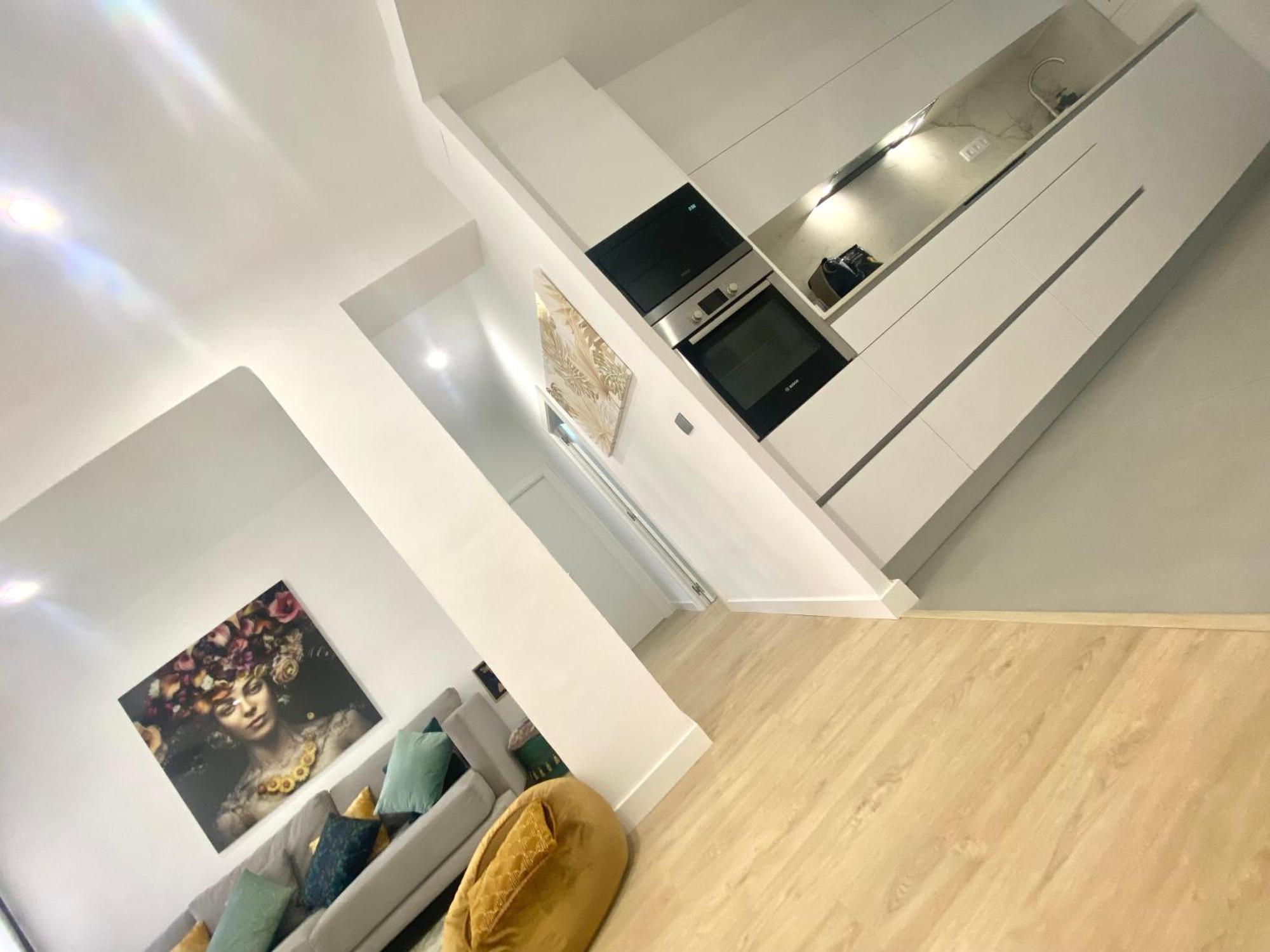 Barcelona Chic Apartments- Free Parking - 10 Min From Bcn City Centre By Metro Eksteriør billede