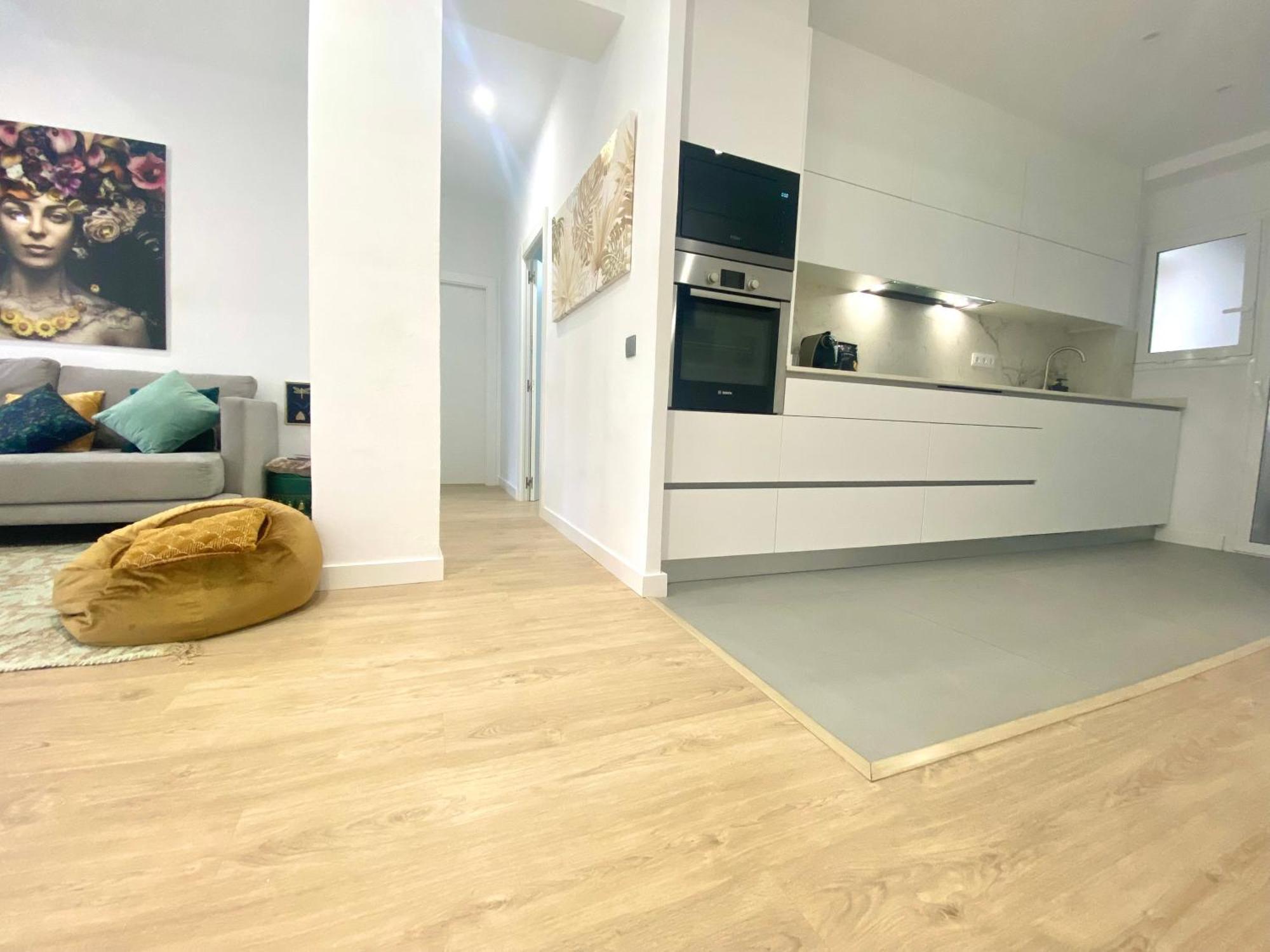 Barcelona Chic Apartments- Free Parking - 10 Min From Bcn City Centre By Metro Eksteriør billede