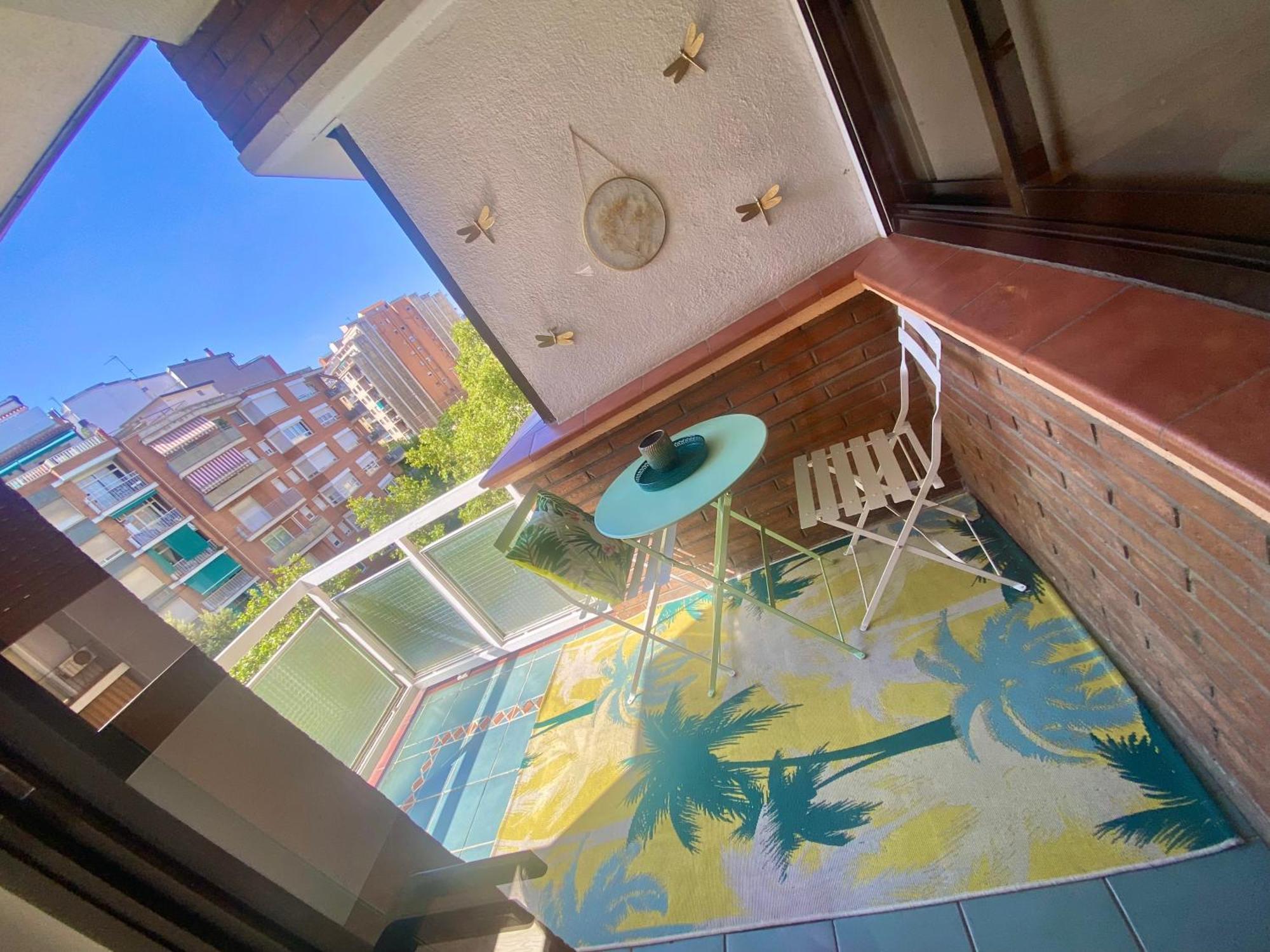 Barcelona Chic Apartments- Free Parking - 10 Min From Bcn City Centre By Metro Eksteriør billede