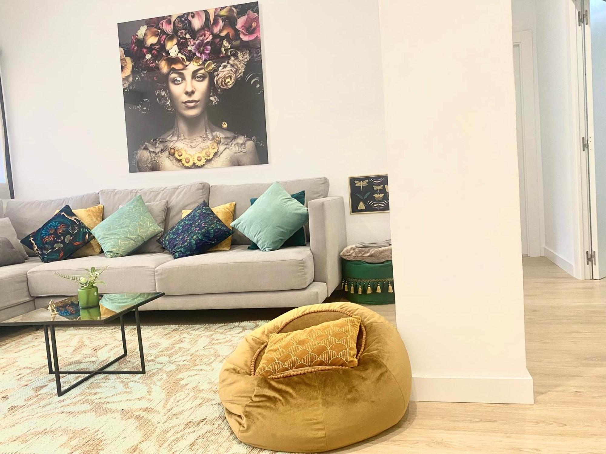 Barcelona Chic Apartments- Free Parking - 10 Min From Bcn City Centre By Metro Eksteriør billede